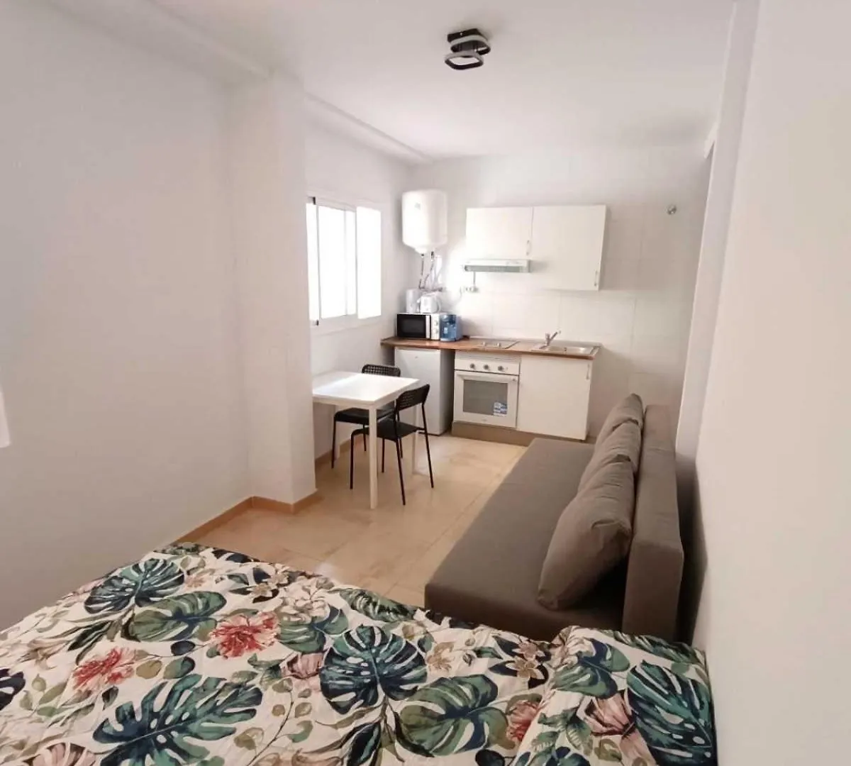 Apartamentos Larios Malaga 0*,  Spain